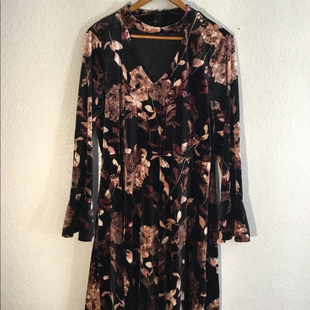 Ivanka Trump long sleeve formal floral dress